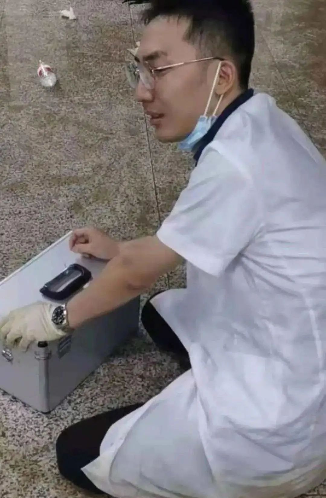 那位在郑州地铁5号线,挺身而出救人的留学生,今天火速转正了!休闲区蓝鸢梦想 - Www.slyday.coM 那位在郑州地铁5号线,挺身而出救人的留学生,今天火速转正了!休闲区蓝鸢梦想 - Www.slyday.coM