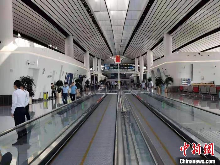 北京大兴机场启用e指廊用于保障国内航班