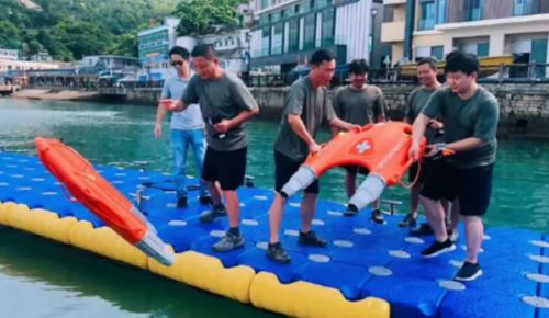 在河南这场暴雨中,给力的除了救命文档,还有一个“路由器”。休闲区蓝鸢梦想 - Www.slyday.coM 在河南这场暴雨中,给力的除了救命文档,还有一个“路由器”。休闲区蓝鸢梦想 - Www.slyday.coM