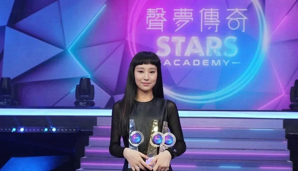 明日之星!16岁乐坛新星歌唱选秀横扫三奖夺冠,8月即拍