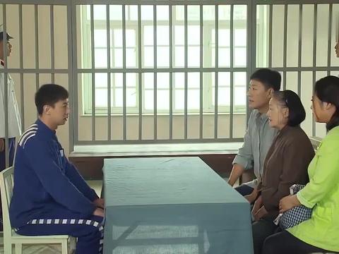 小草青青秋来为了青青进了监狱老母亲来探监