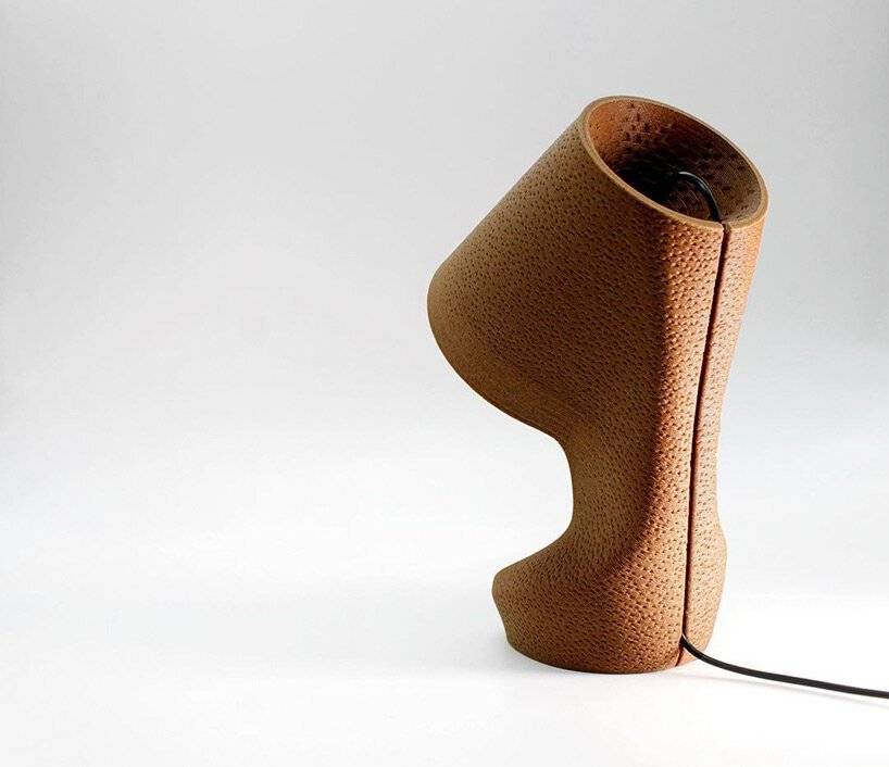 Table lamp 3D printed with orange peel: a practitioner of environmentally friendly life