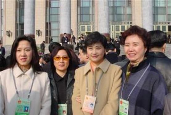 凤凰卫视主持人吴小莉:才貌双全,为何要嫁大自己25岁老公?