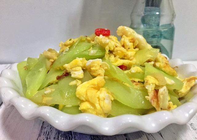 莴笋炒鸡蛋的做法