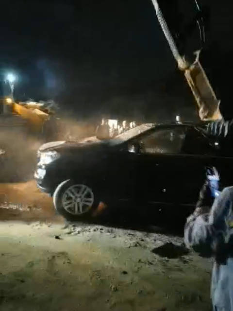 这是什么情况，一百多万的奔驰GLS说砸就给砸了？