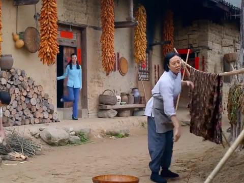 满仓进城:景梅凤凰变麻雀,竟连公共汽车都不让搭,什么