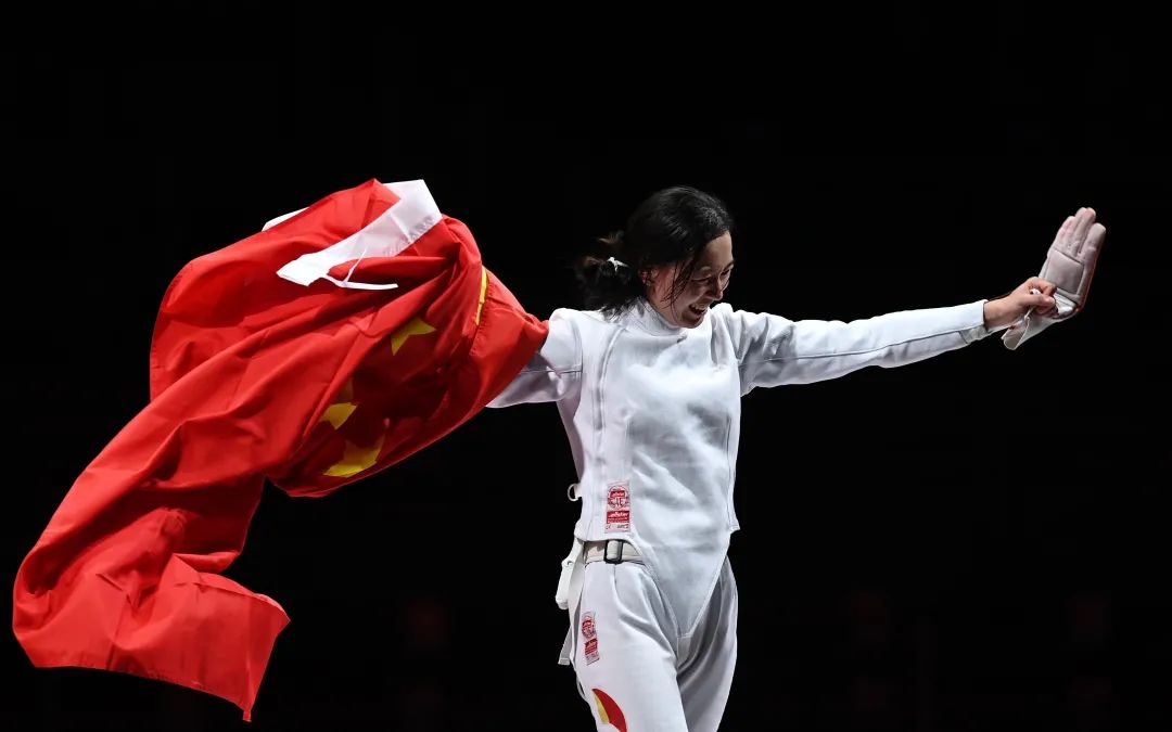 被教练扛起的孙一文，将中国女子重剑带入新时代