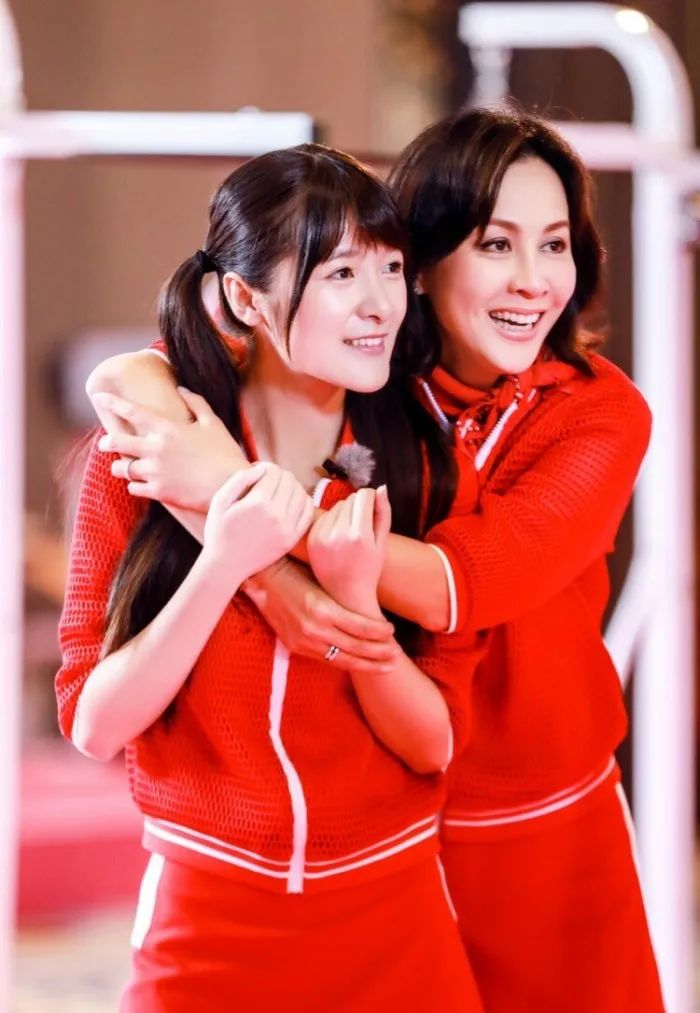 9岁星女郎出道拿金像奖，今却给赵露思做配，徐娇一手好牌打稀烂