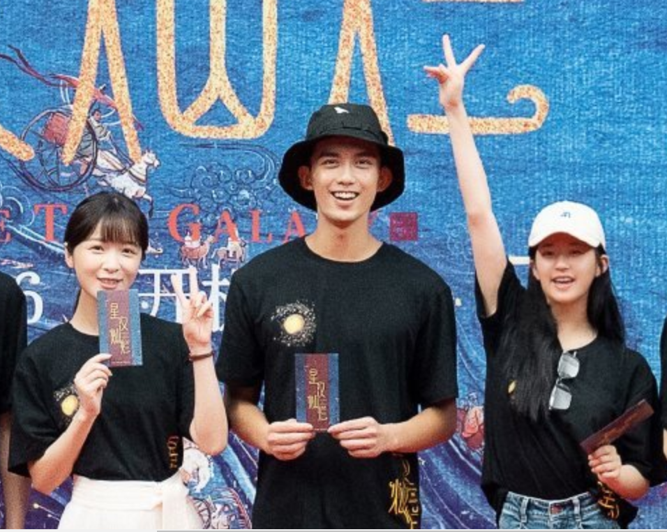 9岁星女郎出道拿金像奖，今却给赵露思做配，徐娇一手好牌打稀烂