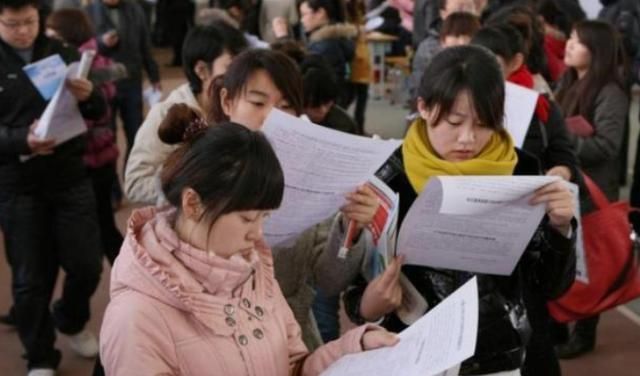 面试被问:只有5瓶水6个领导怎么分?大学生高情商回答被录取休闲区蓝鸢梦想 - Www.slyday.coM 面试被问:只有5瓶水6个领导怎么分?大学生高情商回答被录取休闲区蓝鸢梦想 - Www.slyday.coM