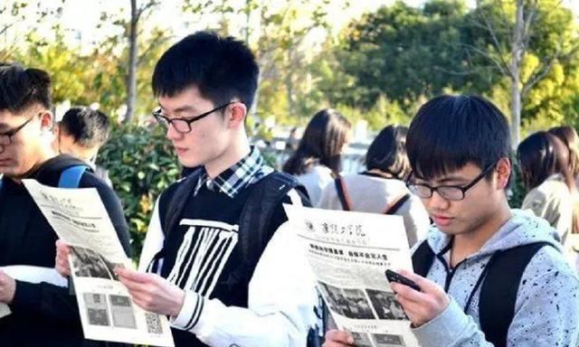 面试被问:只有5瓶水6个领导怎么分?大学生高情商回答被录取休闲区蓝鸢梦想 - Www.slyday.coM 面试被问:只有5瓶水6个领导怎么分?大学生高情商回答被录取休闲区蓝鸢梦想 - Www.slyday.coM