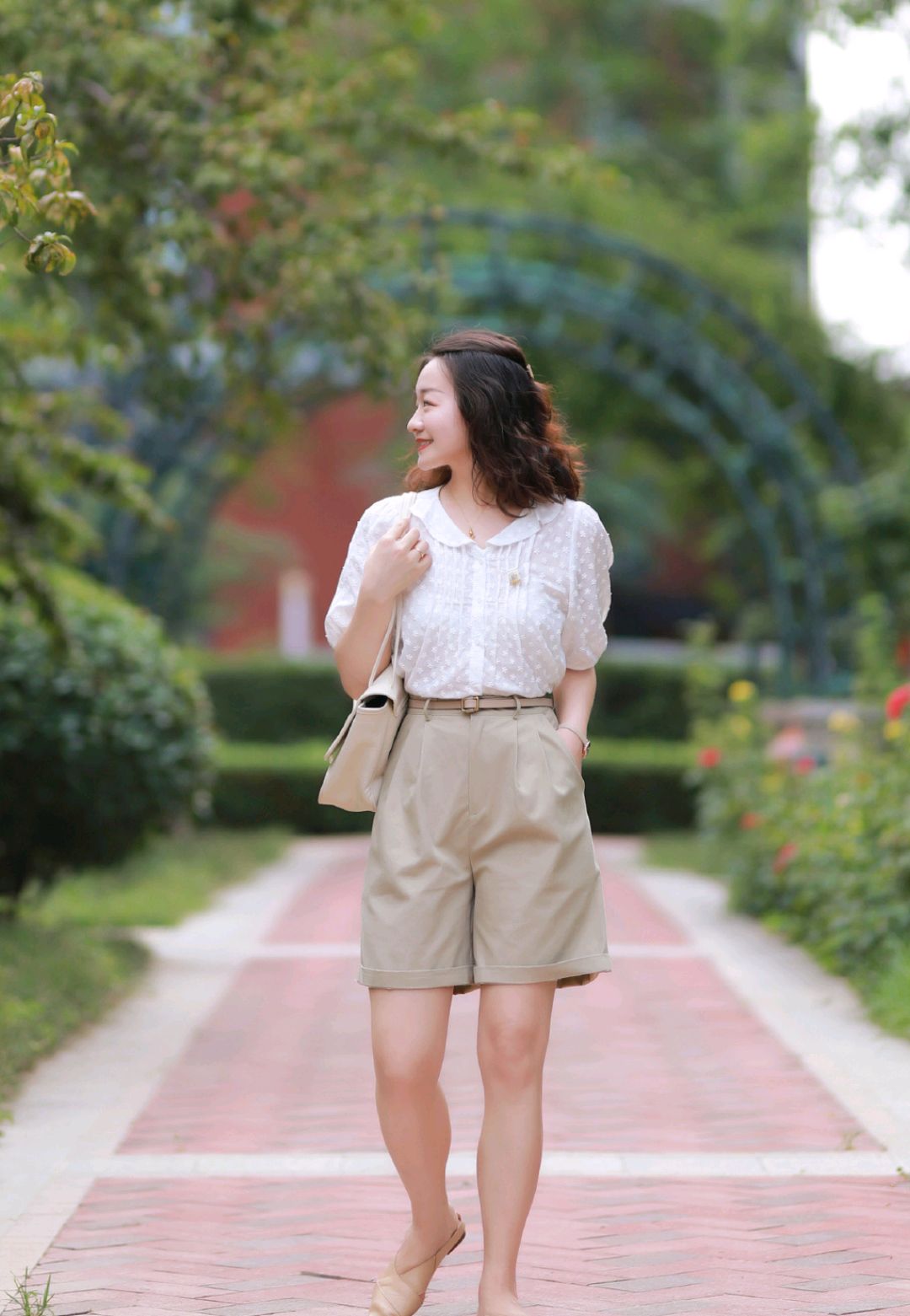 夏季怎么穿搭,衬衫搭配半身裙优雅大气,女神范十足 夏季怎么穿搭,衬衫搭配半身裙优雅大气,女神范十足