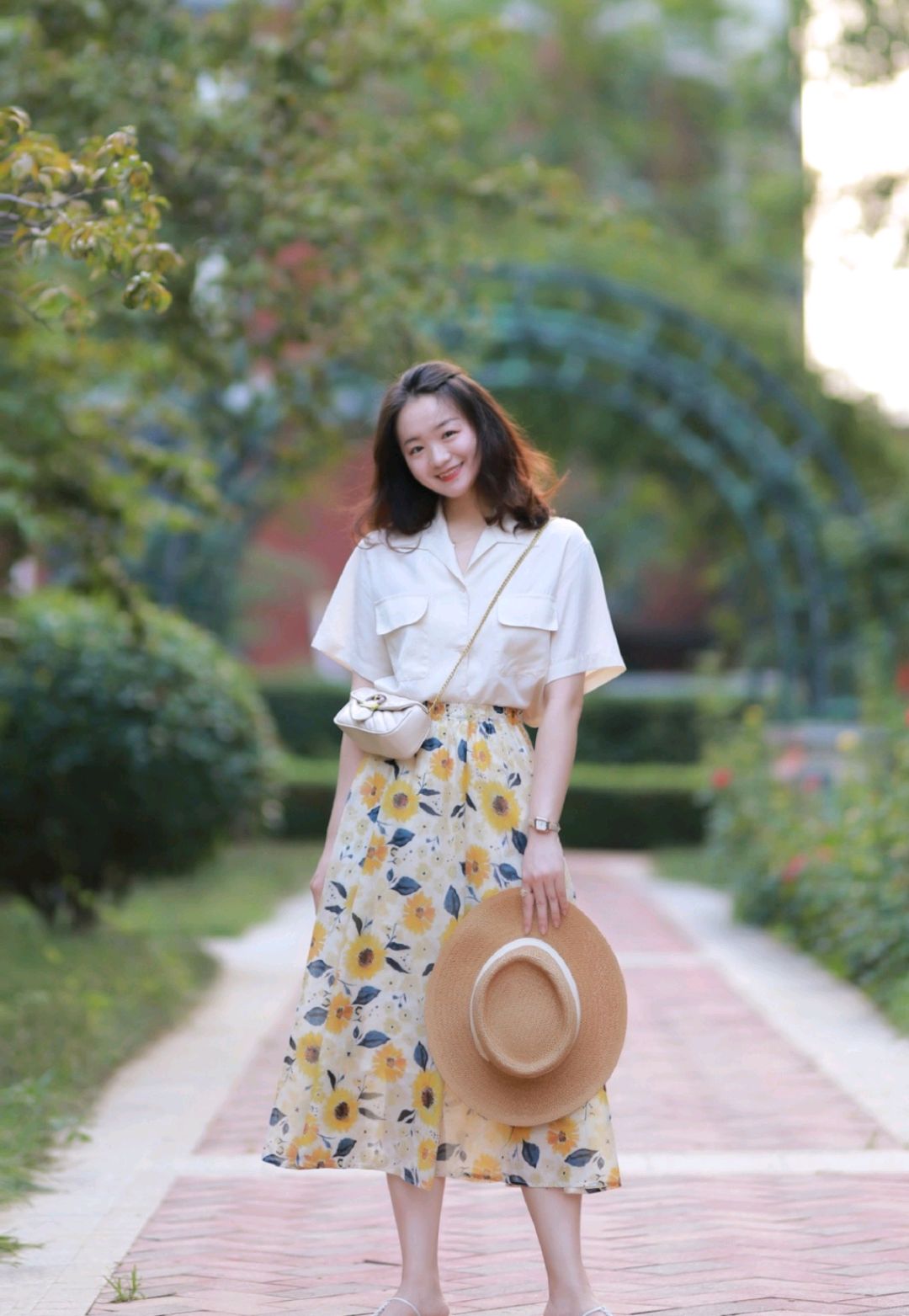 夏季怎么穿搭,衬衫搭配半身裙优雅大气,女神范十足 夏季怎么穿搭,衬衫搭配半身裙优雅大气,女神范十足