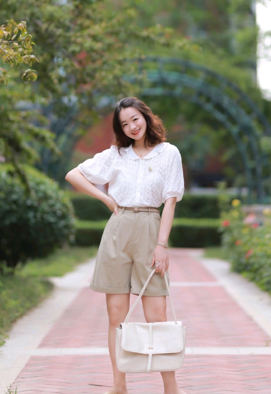 夏季怎么穿搭,衬衫搭配半身裙优雅大气,女神范十足 夏季怎么穿搭,衬衫搭配半身裙优雅大气,女神范十足