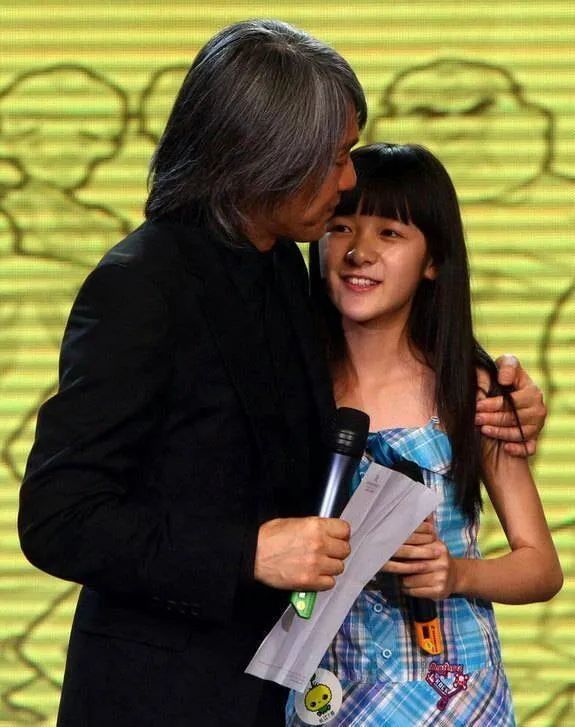 9岁星女郎出道拿金像奖，今却给赵露思做配，徐娇一手好牌打稀烂