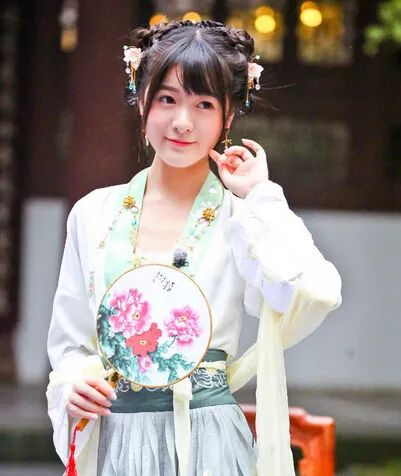 9岁星女郎出道拿金像奖，今却给赵露思做配，徐娇一手好牌打稀烂