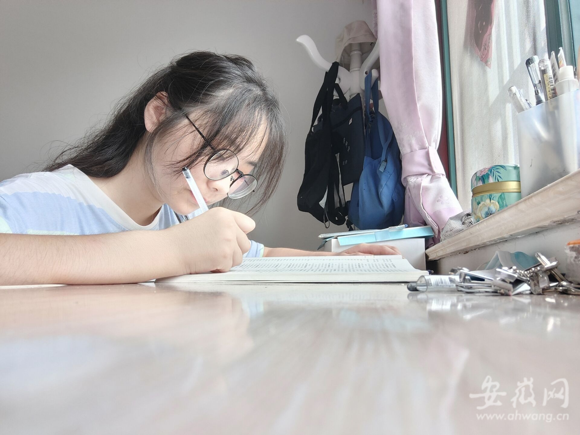 六安女生吴银逆境中成长 班主任称其为励志自强的阳光孩子休闲区蓝鸢梦想 - Www.slyday.coM 六安女生吴银逆境中成长 班主任称其为励志自强的阳光孩子休闲区蓝鸢梦想 - Www.slyday.coM