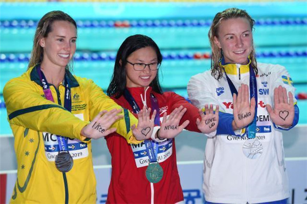 瀛奥运·人物丨逆转张雨霏的百米新蝶后,居然是被加拿大夫妇收养的华裔选手休闲区蓝鸢梦想 - Www.slyday.coM 瀛奥运·人物丨逆转张雨霏的百米新蝶后,居然是被加拿大夫妇收养的华裔选手休闲区蓝鸢梦想 - Www.slyday.coM