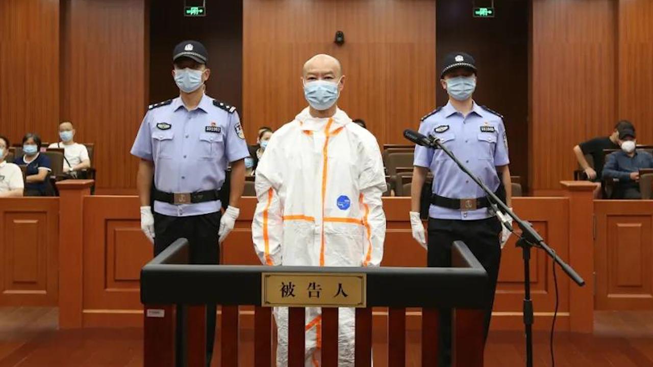 死刑!"杭州杀妻案"被告人许国利一审宣判 现场面无表情