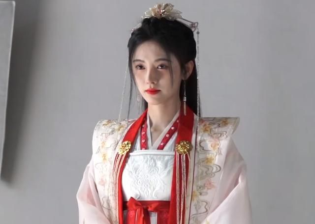 鞠婧祎变化也太大了,进组拍"魏枝",古装颜值好得令人意外