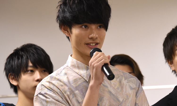 虽然还是个新人,但是前田拳太郎所属的事务所ldh同时也是《假面骑士剑