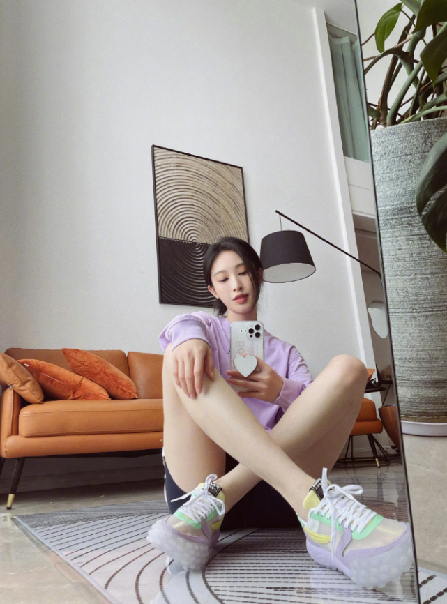 骑行内裤大品牌排行_女星又出新搭配,卫衣搭配骑行裤,网友直呼太美了!