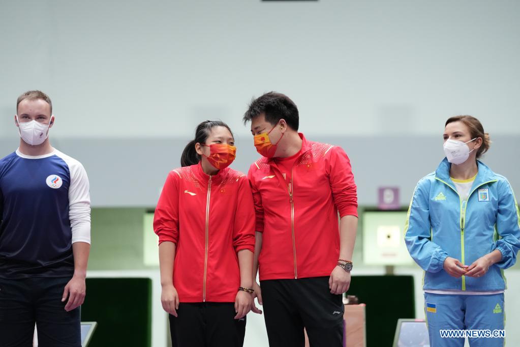 Pang Wei (R, center) and Jiang Ranxin (L, center) of China celebrate after the 10m air pistol mixed team final at the Tokyo 2020 Olympic Games in Tokyo, Japan, July 27, 2021. (Xinhua/Ju Huanzong)