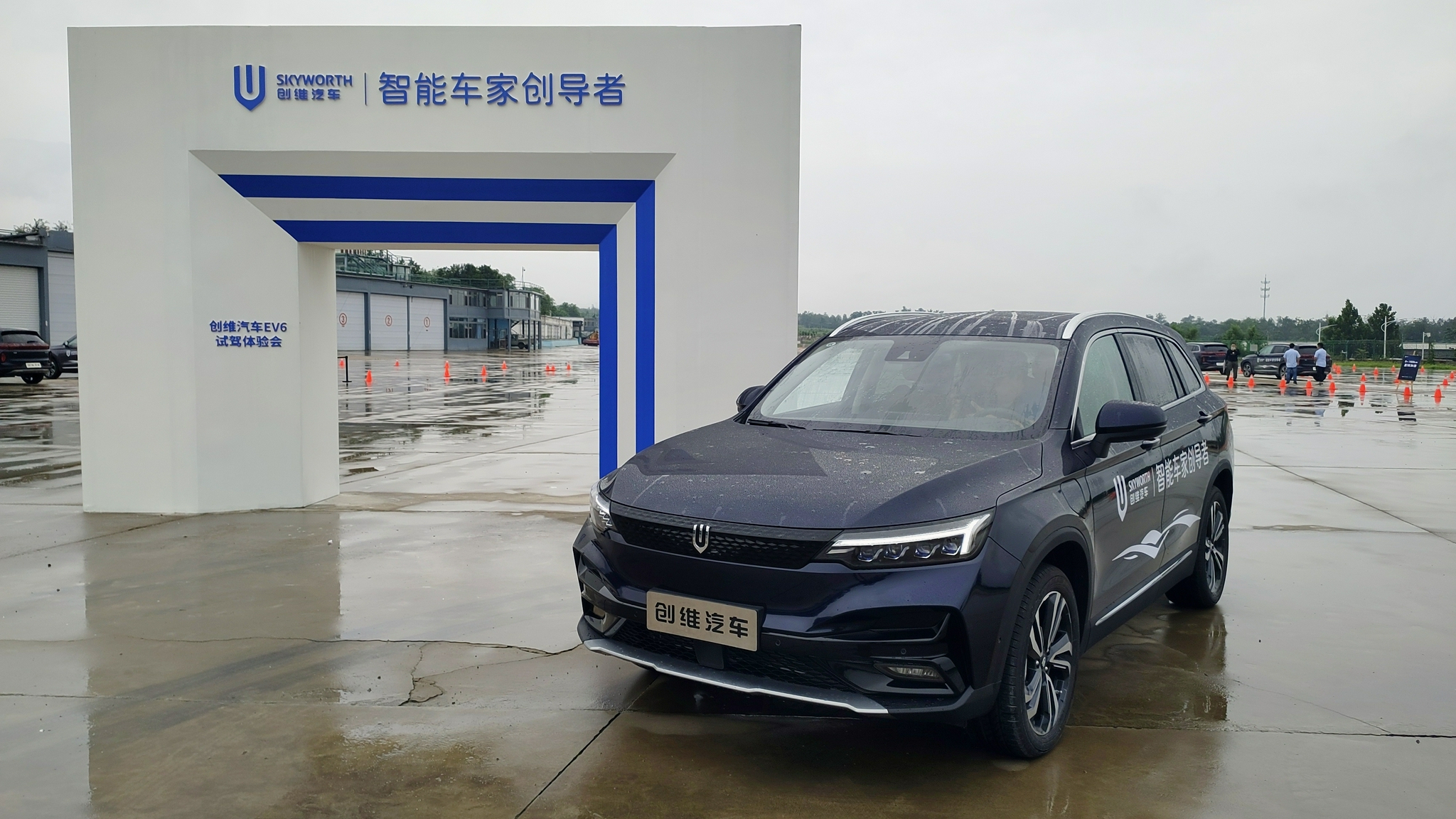 试驾创维ev6:拒绝"傻快,开着舒心,坐着舒服-新浪汽车