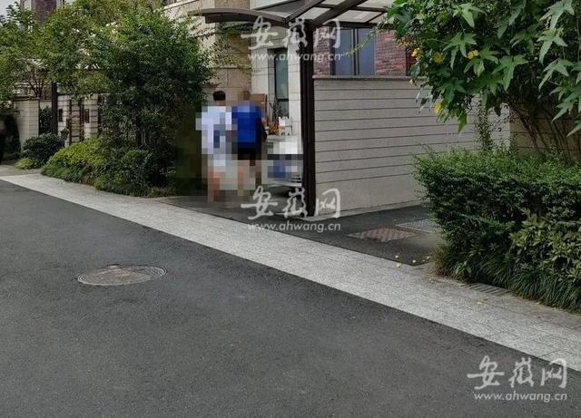 安徽一教师补课年入13.5万?可买当地10平米别墅,已被家长举报!休闲区蓝鸢梦想 - Www.slyday.coM 安徽一教师补课年入13.5万?可买当地10平米别墅,已被家长举报!休闲区蓝鸢梦想 - Www.slyday.coM