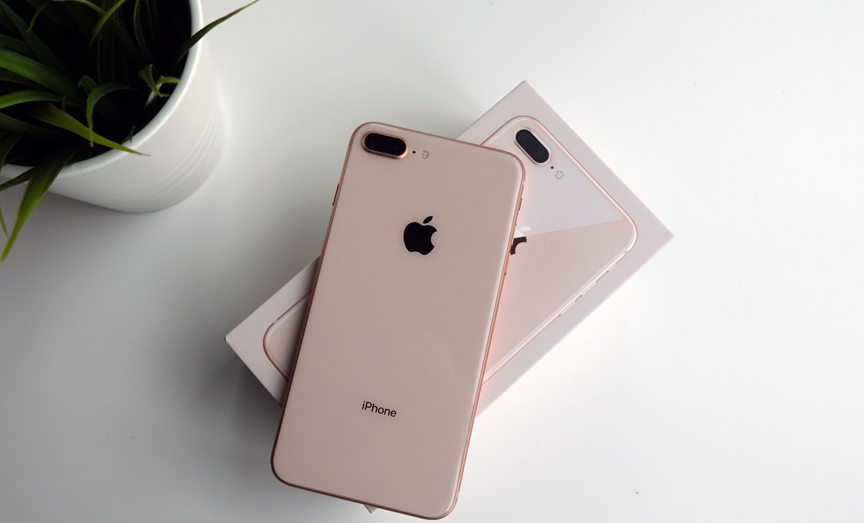 Iphone8 plus,iphone 6 plus 再战3年4年前的iphone8plus相当于什么价位的安卓手机