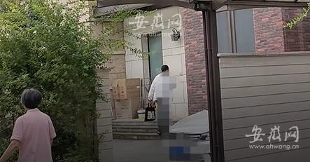 安徽一教师补课年入13.5万?可买当地10平米别墅,已被家长举报!休闲区蓝鸢梦想 - Www.slyday.coM 安徽一教师补课年入13.5万?可买当地10平米别墅,已被家长举报!休闲区蓝鸢梦想 - Www.slyday.coM