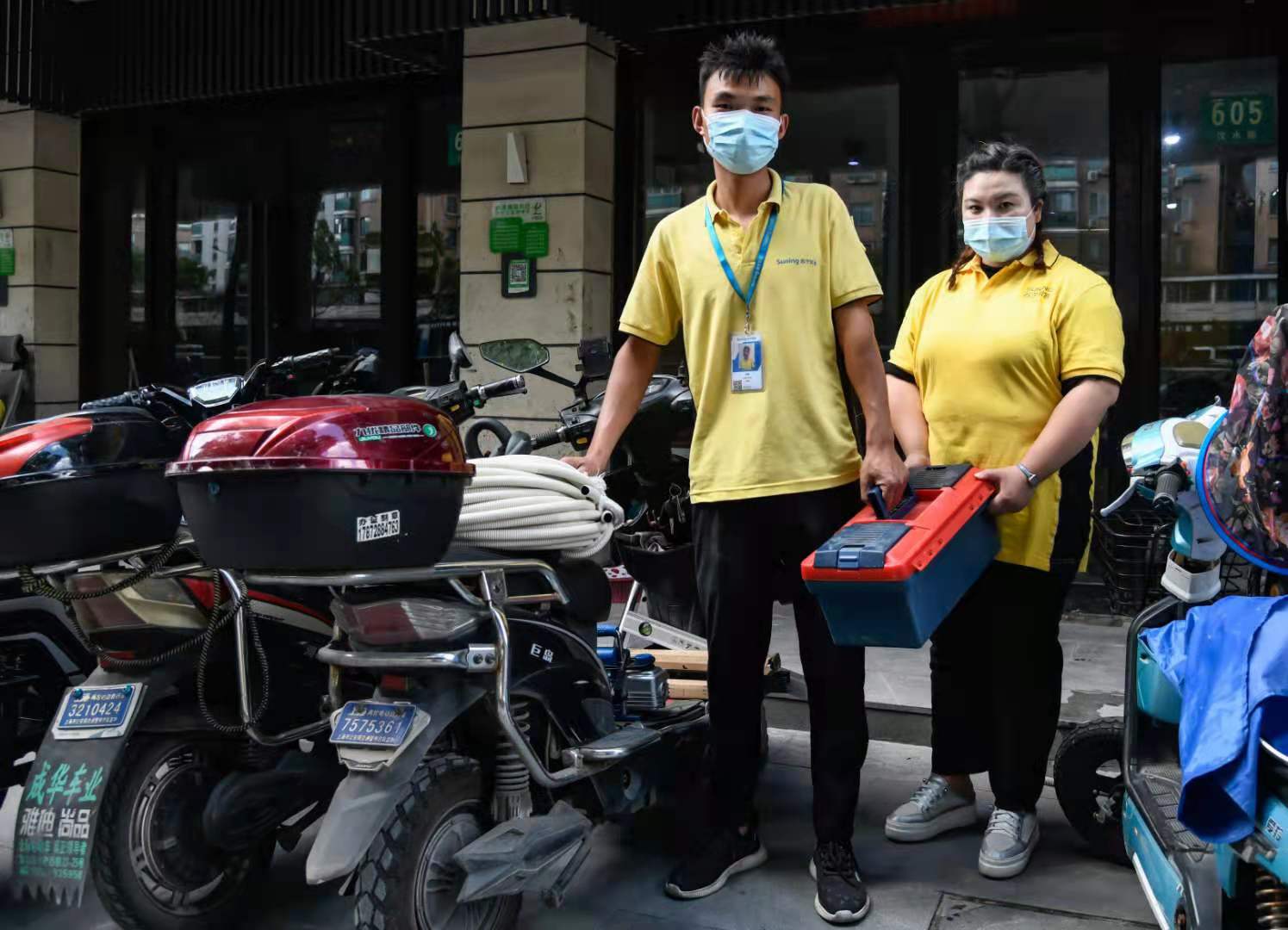 拜个工人当师傅|空调安装工:体力脑力双重在线,如壁虎般灵活攀爬休闲区蓝鸢梦想 - Www.slyday.coM 拜个工人当师傅|空调安装工:体力脑力双重在线,如壁虎般灵活攀爬休闲区蓝鸢梦想 - Www.slyday.coM