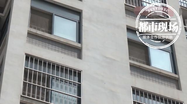吓人!男子和妻子吵架,竟从13楼抛下凳子和风扇休闲区蓝鸢梦想 - Www.slyday.coM 吓人!男子和妻子吵架,竟从13楼抛下凳子和风扇休闲区蓝鸢梦想 - Www.slyday.coM