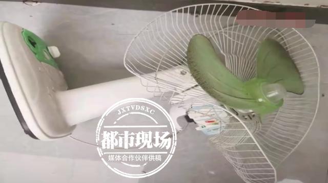 吓人!男子和妻子吵架,竟从13楼抛下凳子和风扇休闲区蓝鸢梦想 - Www.slyday.coM 吓人!男子和妻子吵架,竟从13楼抛下凳子和风扇休闲区蓝鸢梦想 - Www.slyday.coM