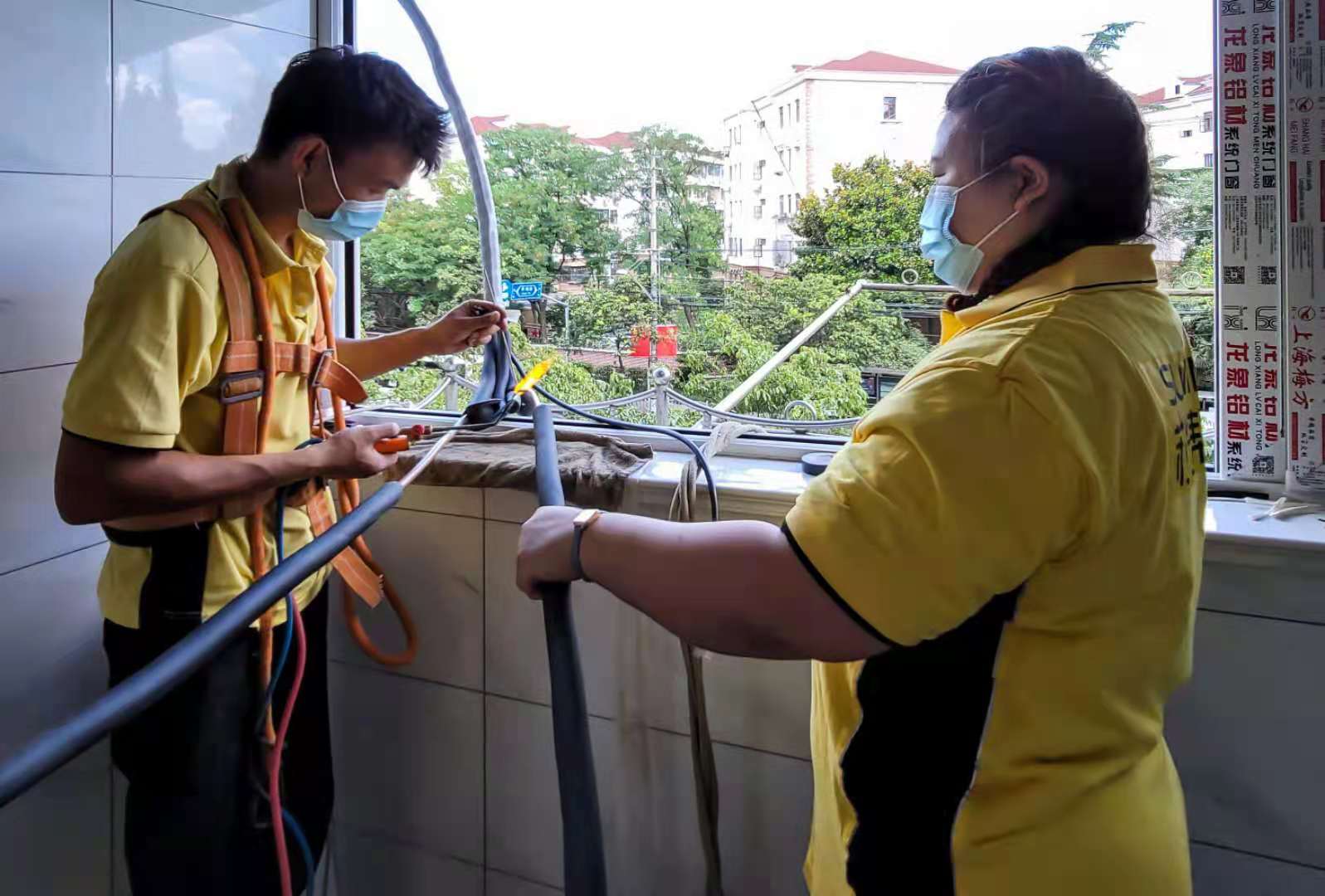 拜个工人当师傅|空调安装工:体力脑力双重在线,如壁虎般灵活攀爬休闲区蓝鸢梦想 - Www.slyday.coM 拜个工人当师傅|空调安装工:体力脑力双重在线,如壁虎般灵活攀爬休闲区蓝鸢梦想 - Www.slyday.coM