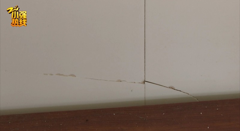 离奇!杭州一男子家中突然一声巨响!一看,房子裂了!却查不出原因休闲区蓝鸢梦想 - Www.slyday.coM 离奇!杭州一男子家中突然一声巨响!一看,房子裂了!却查不出原因休闲区蓝鸢梦想 - Www.slyday.coM