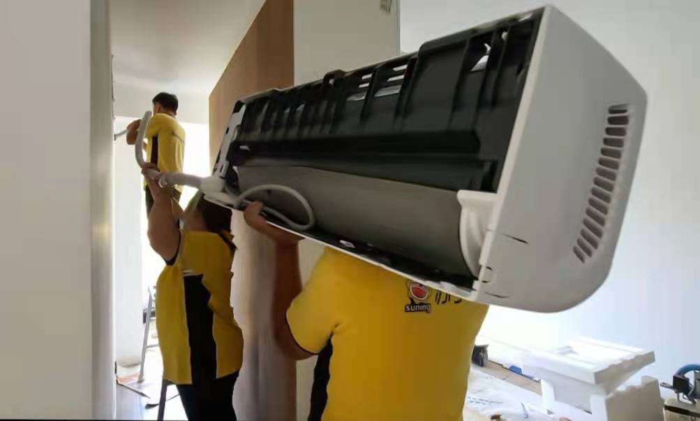 拜个工人当师傅|空调安装工:体力脑力双重在线,如壁虎般灵活攀爬休闲区蓝鸢梦想 - Www.slyday.coM 拜个工人当师傅|空调安装工:体力脑力双重在线,如壁虎般灵活攀爬休闲区蓝鸢梦想 - Www.slyday.coM