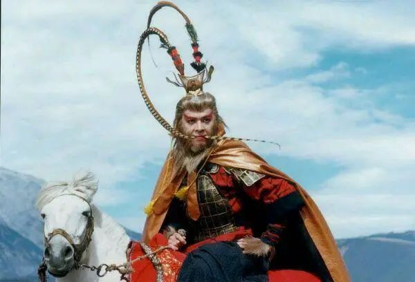 “通臂猿猴”郭政鸿去拜观音,敲锣打鼓舞狮子,阵仗不小郭政鸿猿猴武师