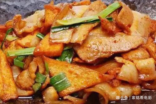 美食推荐:香辣鸡块,青椒炒豆腐干,回锅肉,香菇炒豌豆的做法