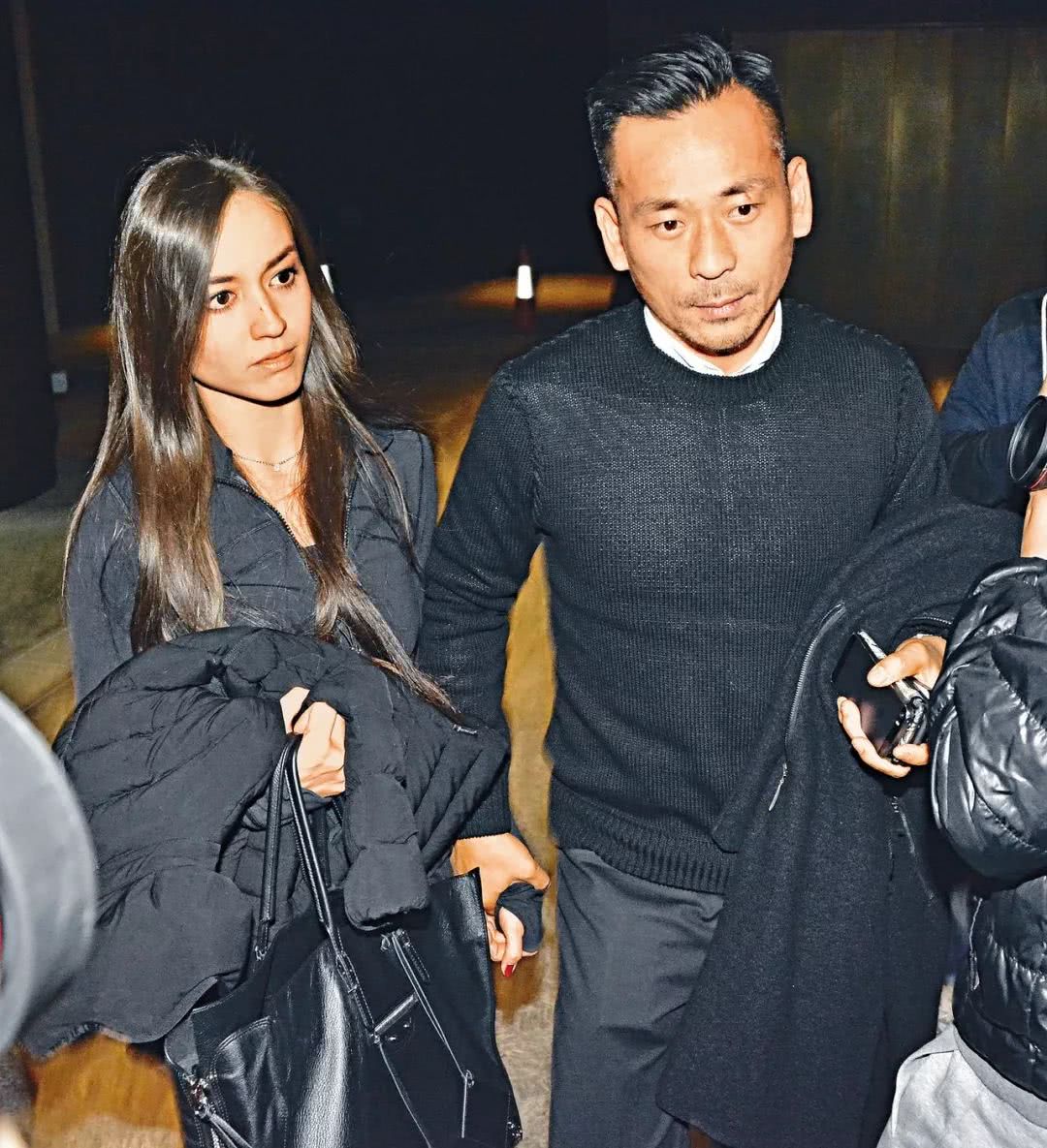何超琼为河南捐1千万,洗米华也捐300万,难怪他可成梁安琪的头马