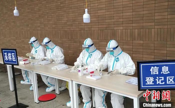 南京抗疫一线工作。 江苏大学供图