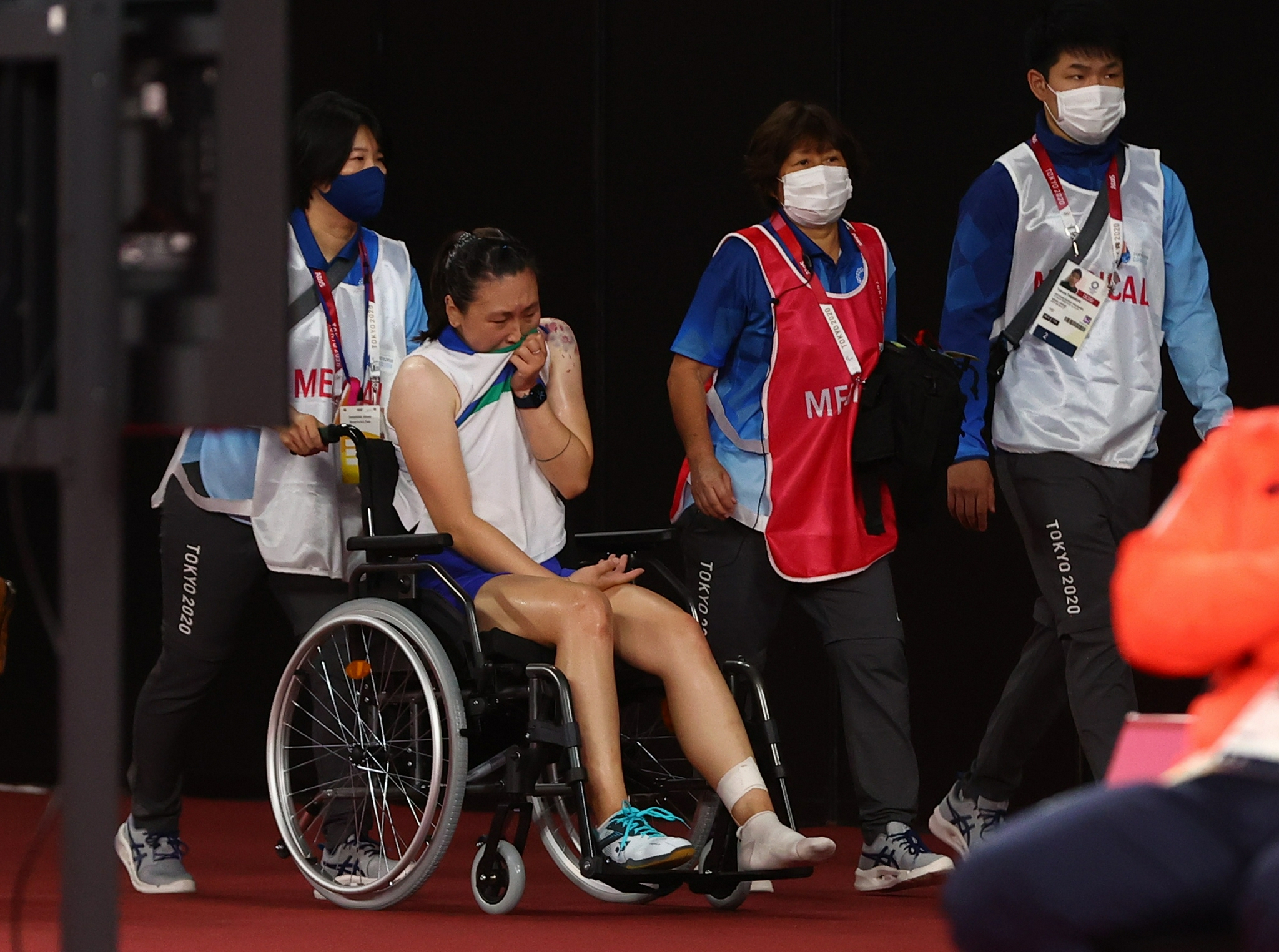 美国选手张蓓雯跟腱断裂退赛何冰娇晋级羽毛球女单8强