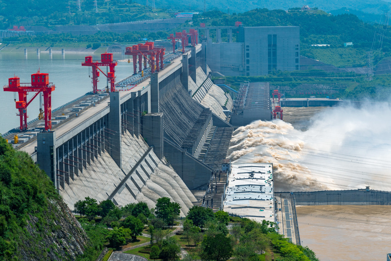 拥有三峡大坝8台发电机组一年营收600亿长江电力会再创新高吗