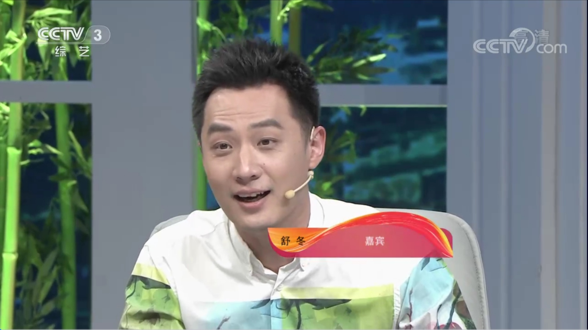 央视主持人李思思舒冬竟然是校友时隔多年再次同台同唱青春歌曲