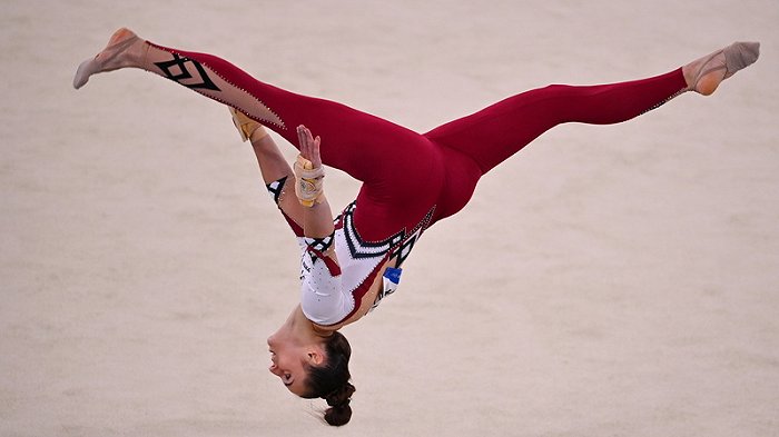 德国女子体操队选手身穿覆盖大腿并延伸至脚踝的连体紧身衣参加东京奥运会资格赛。（图片来源：Reuters）
