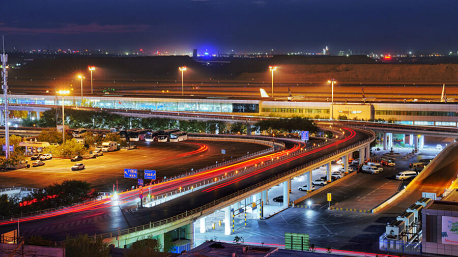 新疆乌鲁木齐国际机场夜晚. 机场集团供图 央广网发