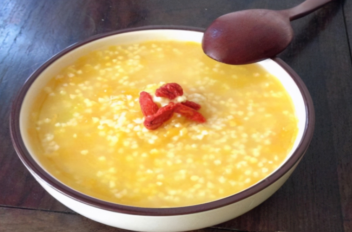 一碗小米粥和一碗玉米面粥哪个热量高?哪个营养更丰富? 烹饪
