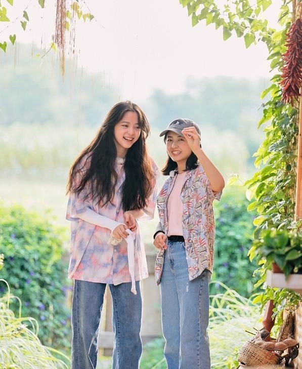 美剧百合cp排行榜_堪称史上最高颜值的百合CP,主演的又一部百合电影《看不见的世界》