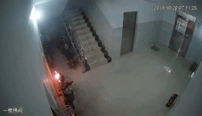 注意丨教训!室内的“它”突发爆燃!今天起,“它”不能进楼了!违规最高可罚1万元!休闲区蓝鸢梦想 - Www.slyday.coM 注意丨教训!室内的“它”突发爆燃!今天起,“它”不能进楼了!违规最高可罚1万元!休闲区蓝鸢梦想 - Www.slyday.coM