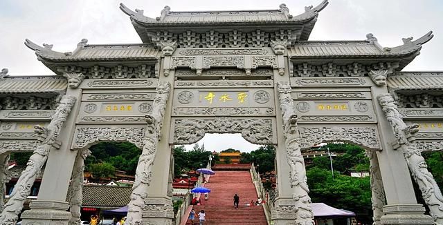 规模宏伟的绵阳圣水寺